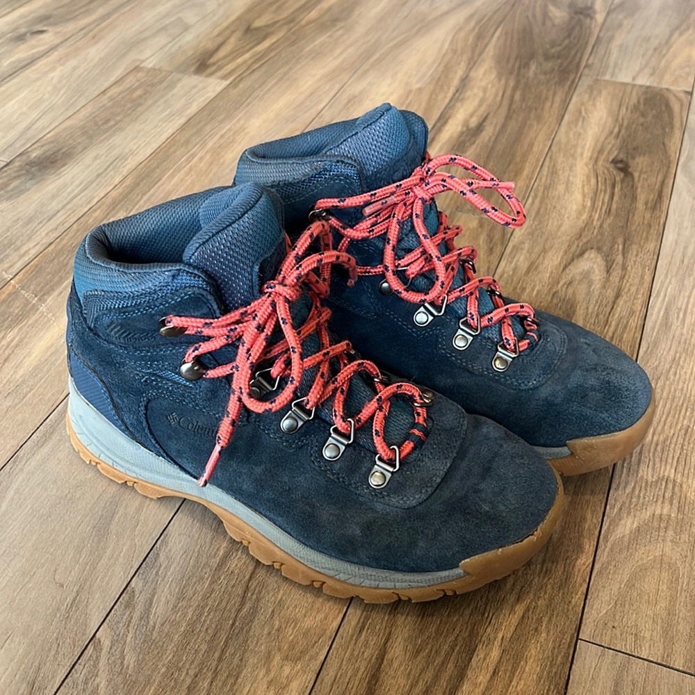 Columbia Newton Ridge women’s hiking boots size 7.5